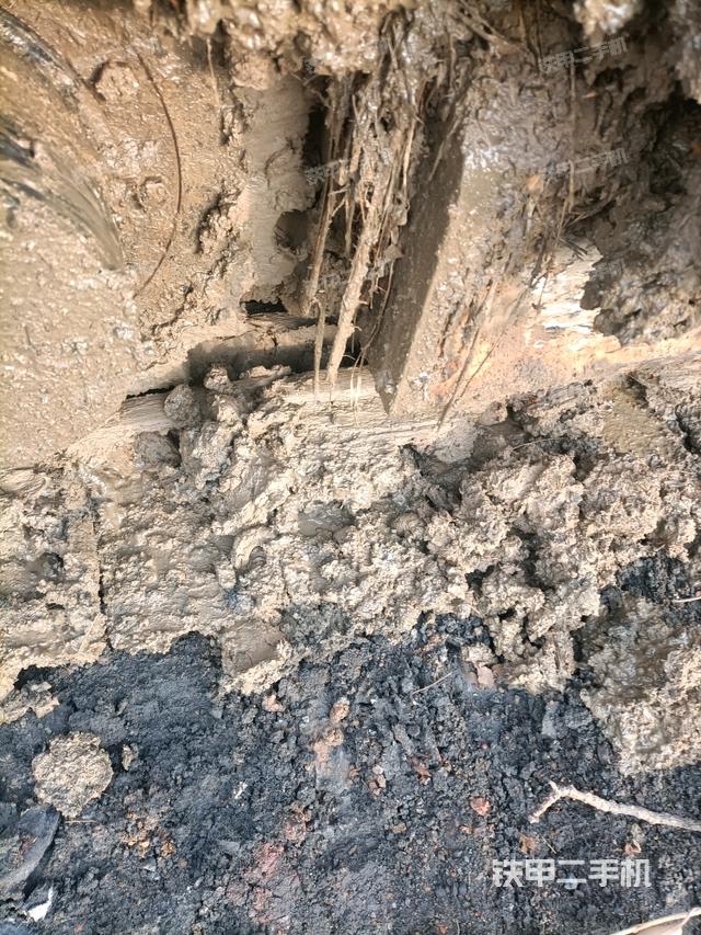 左驅(qū)動輪（行走機構(gòu)）