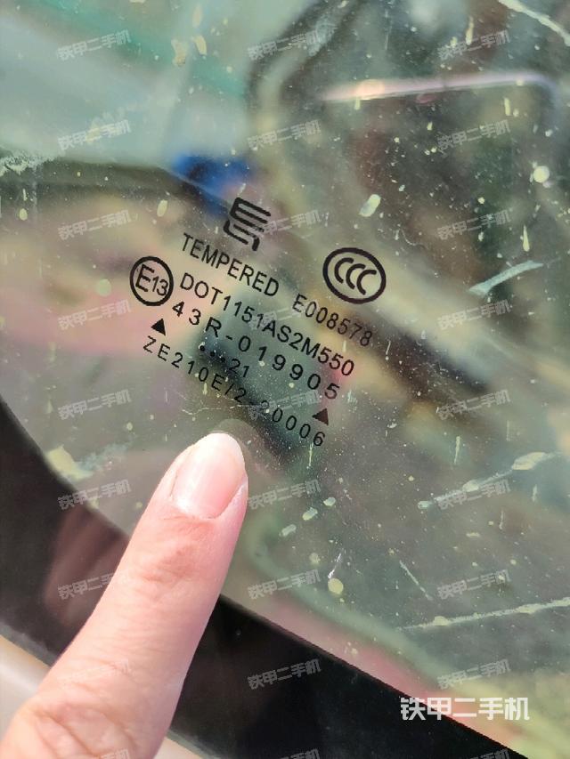 左后方玻璃角標(biāo)(駕駛室部分) 左后方玻璃角標(biāo)(駕駛室部分)