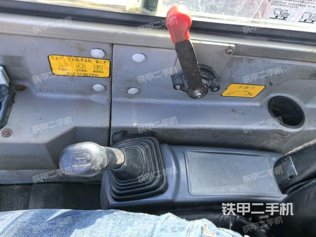 座椅右側(cè)控制臺/鑰匙門/油門/含右手柄(駕駛室部分) 座椅右側(cè)控制臺/鑰匙門/油門/含右手柄(駕駛室部分)