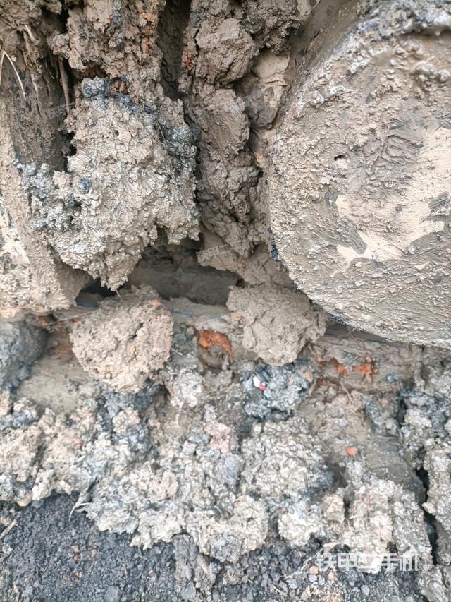 右驅(qū)動輪（行走機構(gòu)）