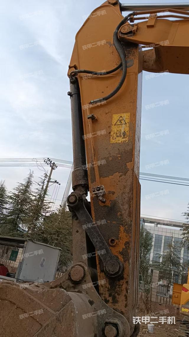 小臂整體左后(工作和回轉(zhuǎn)裝置) 小臂整體左后(工作和回轉(zhuǎn)裝置)