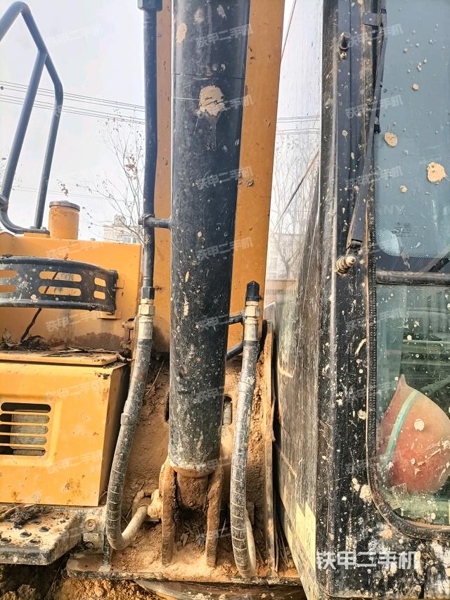 大臂根部?斜（工作和回轉(zhuǎn)裝置）