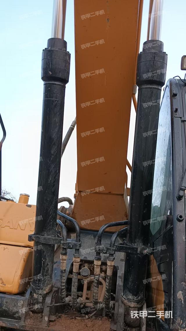 大臂油缸整體?豎拍(工作和回轉(zhuǎn)裝置) 大臂油缸整體?豎拍(工作和回轉(zhuǎn)裝置)