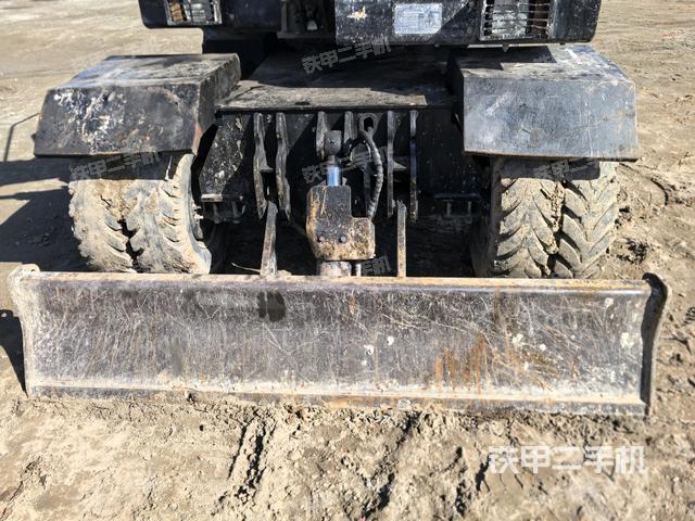 轉(zhuǎn)盤和下車架正前(工作和回轉(zhuǎn)裝置) 轉(zhuǎn)盤和下車架正前(工作和回轉(zhuǎn)裝置)