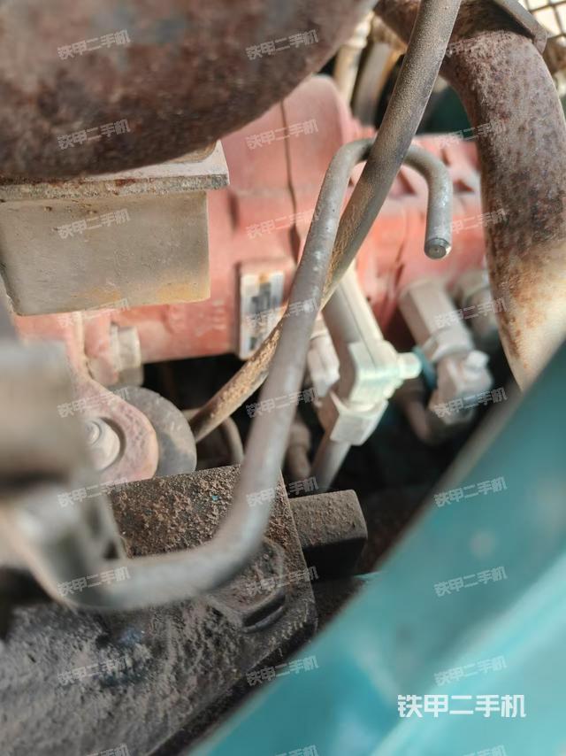 液壓泵艙室正面整體（整機外觀）