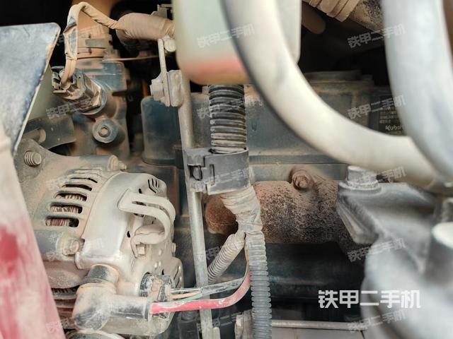 回轉馬達和主控閥（整機外觀）