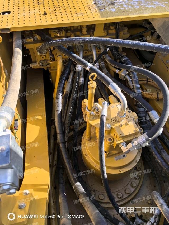 回轉(zhuǎn)馬達和主控閥（整機外觀）