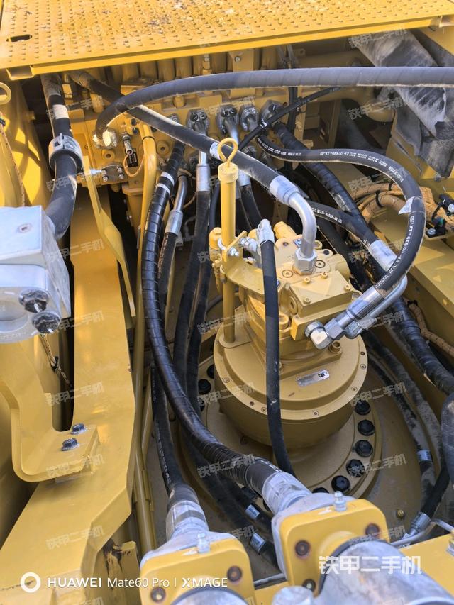 回轉(zhuǎn)馬達和主控閥（整機外觀）