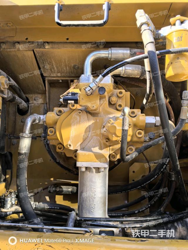 液壓泵艙室正面整體（整機(jī)外觀）