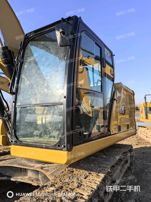 駕駛室整體（整機外觀）