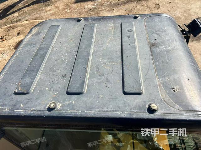 驾驶室顶部（整机外观）