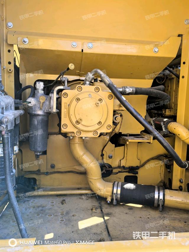 液壓泵艙室正面整體(整機(jī)外觀) 液壓泵艙室正面整體(整機(jī)外觀)