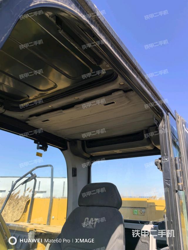 駕駛室整體(整機(jī)外觀) 駕駛室整體(整機(jī)外觀)