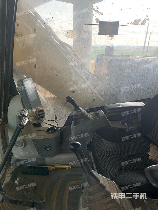 驾驶室整体（整机外观）