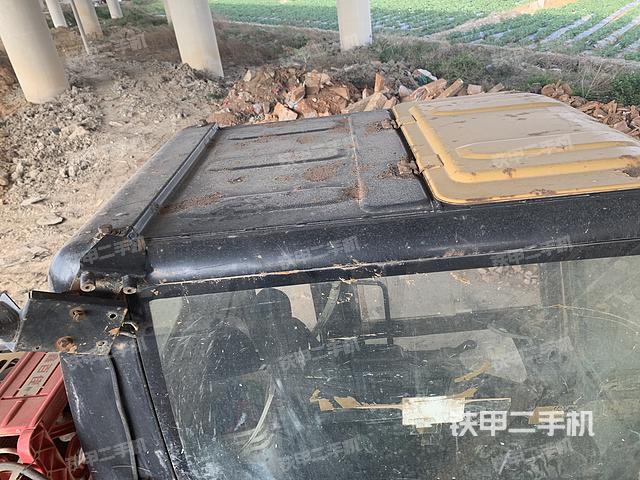 驾驶室顶部（整机外观）