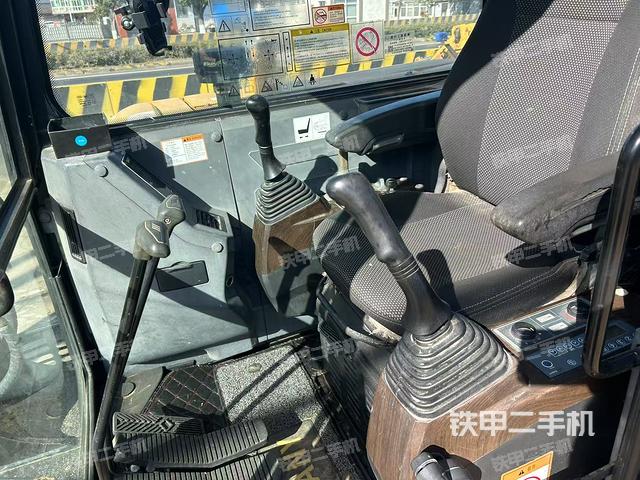 驾驶室整体（整机外观）