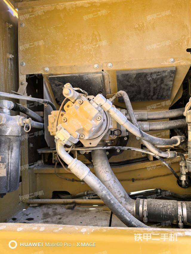 液壓泵艙室正面整體（整機(jī)外觀）