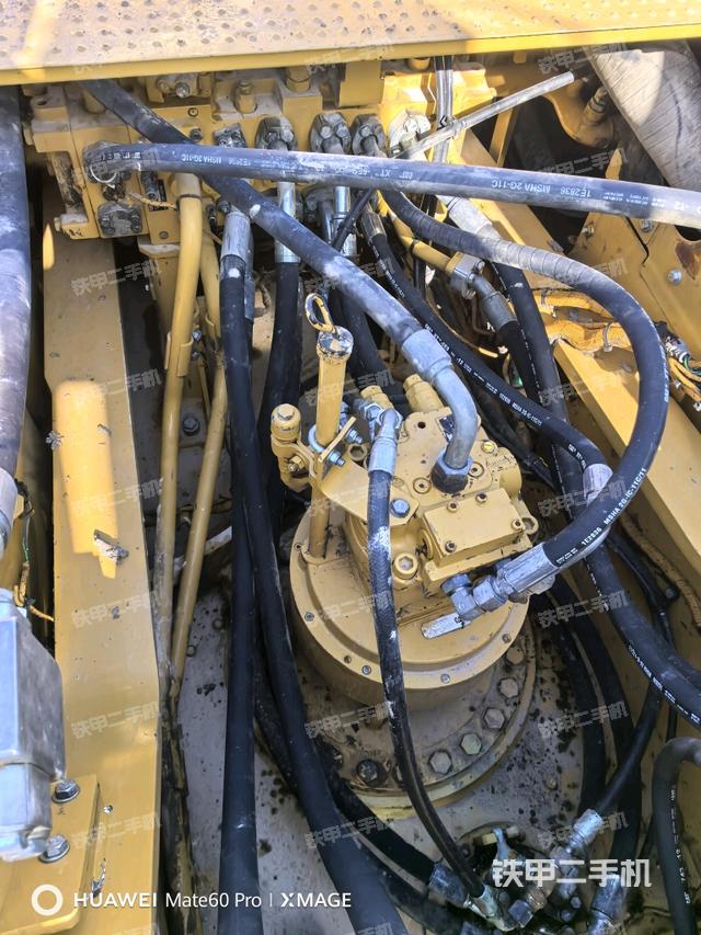 回轉(zhuǎn)馬達(dá)和主控閥（整機(jī)外觀）