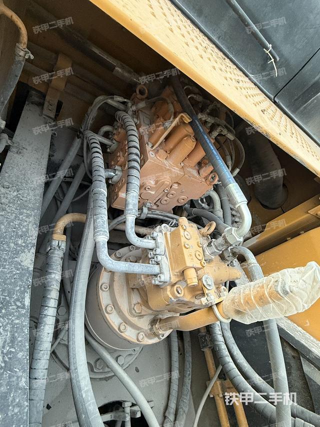 回轉(zhuǎn)馬達和主控閥（整機外觀）