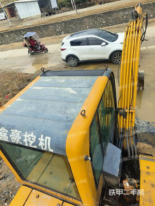 驾驶室顶部（整机外观）