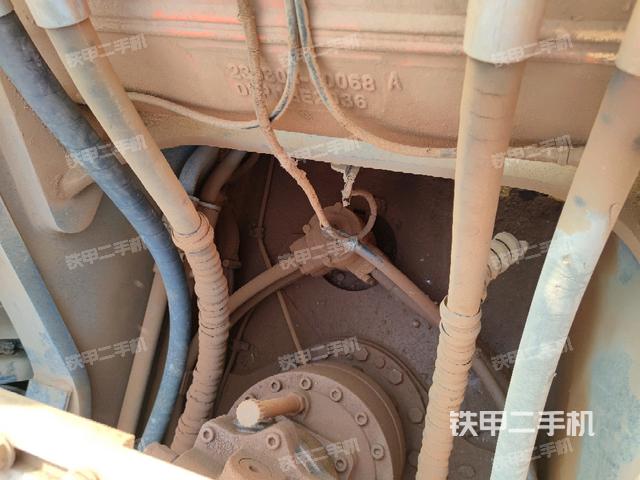 中央回转接头特写（上车部件）