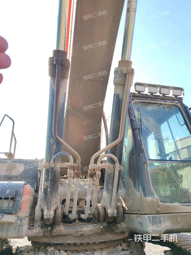 大臂油缸整體?豎拍(工作和回轉(zhuǎn)裝置) 大臂油缸整體?豎拍(工作和回轉(zhuǎn)裝置)