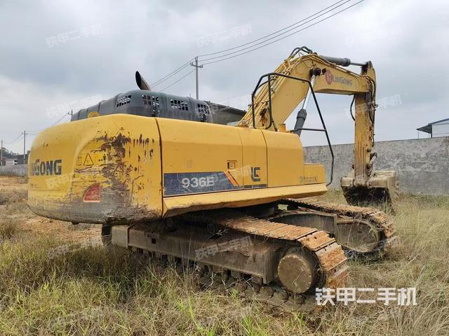 整機(jī)右后45°(整機(jī)外觀) 整機(jī)右后45°(整機(jī)外觀)