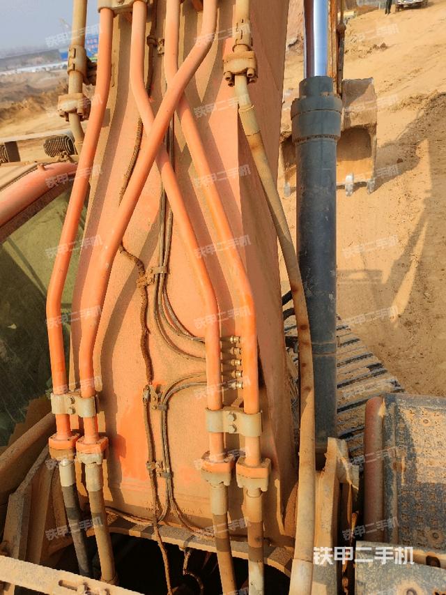 大臂背部俯视（工作和回转装置）