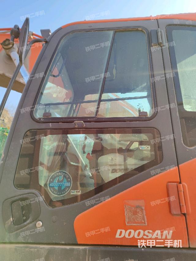 駕駛室正側(cè)(駕駛室部分) 駕駛室正側(cè)(駕駛室部分)