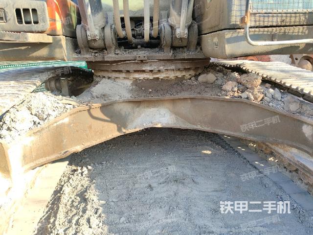 轉(zhuǎn)盤(pán)和下車架正前(工作和回轉(zhuǎn)裝置) 轉(zhuǎn)盤(pán)和下車架正前(工作和回轉(zhuǎn)裝置)