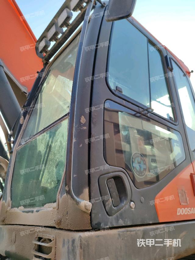 駕駛室左前45度(駕駛室部分) 駕駛室左前45度(駕駛室部分)