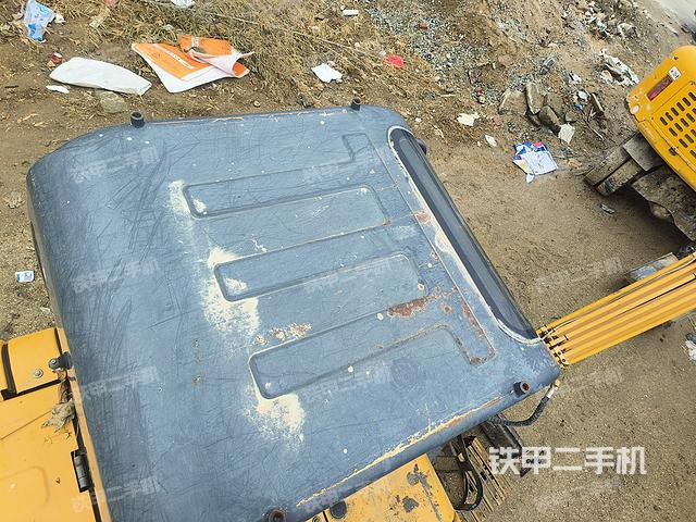 駕駛室頂部(整機外觀) 駕駛室頂部(整機外觀)