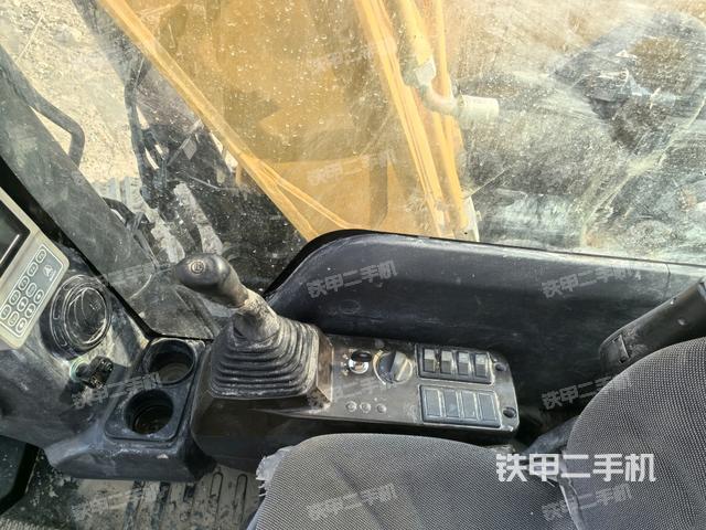 座椅左側(cè)控制臺/音響/含左手柄(駕駛室部分) 座椅左側(cè)控制臺/音響/含左手柄(駕駛室部分)
