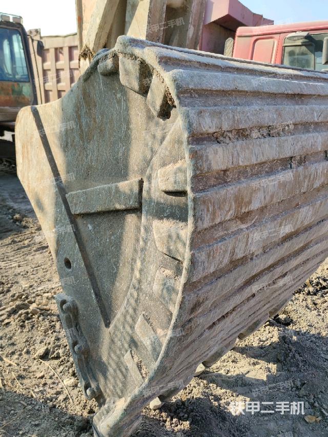 鏟斗45度(工作和回轉(zhuǎn)裝置) 鏟斗45度(工作和回轉(zhuǎn)裝置)