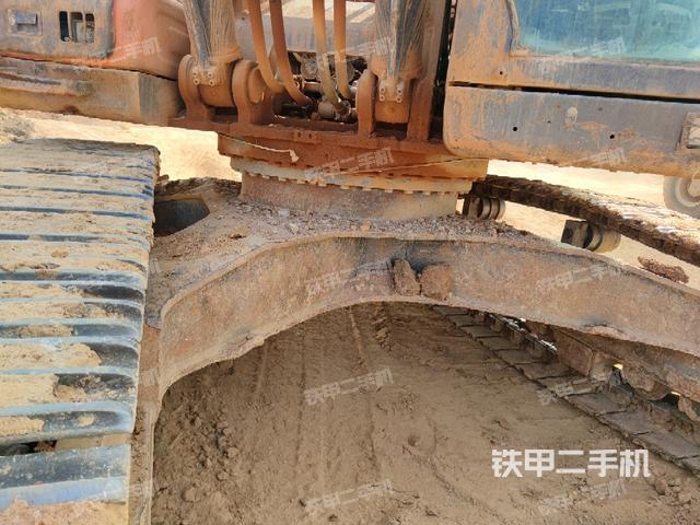 转盘和下车架正前（工作和回转装置）