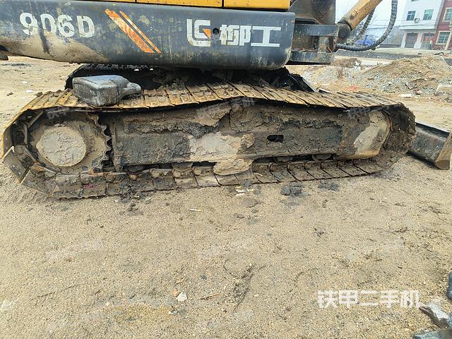 單側(cè)履帶整體(整機外觀) 單側(cè)履帶整體(整機外觀)