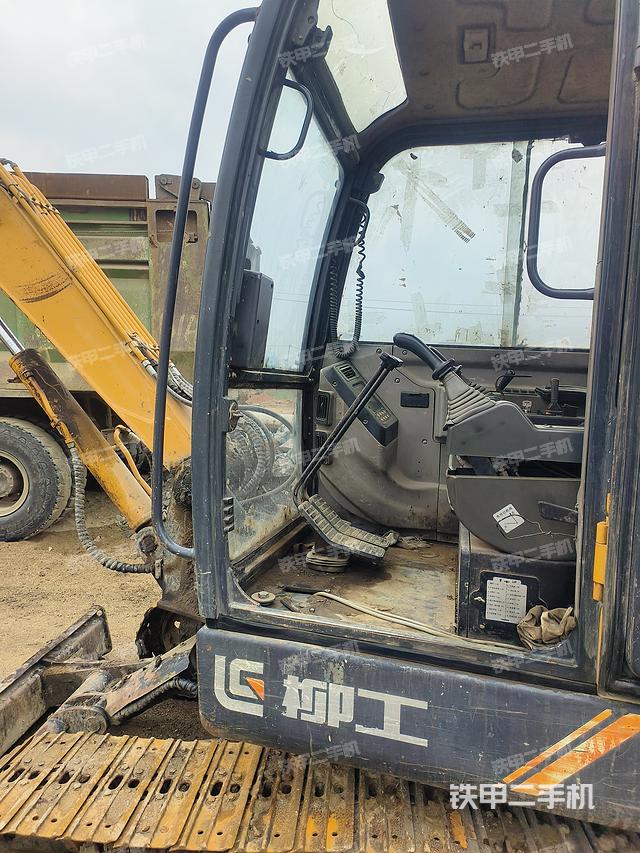 駕駛室整體(整機外觀) 駕駛室整體(整機外觀)