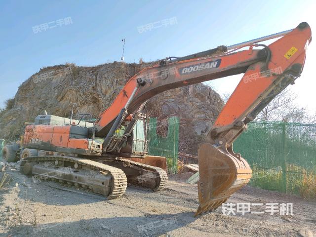 右前45(整機(jī)外觀) 右前45(整機(jī)外觀)