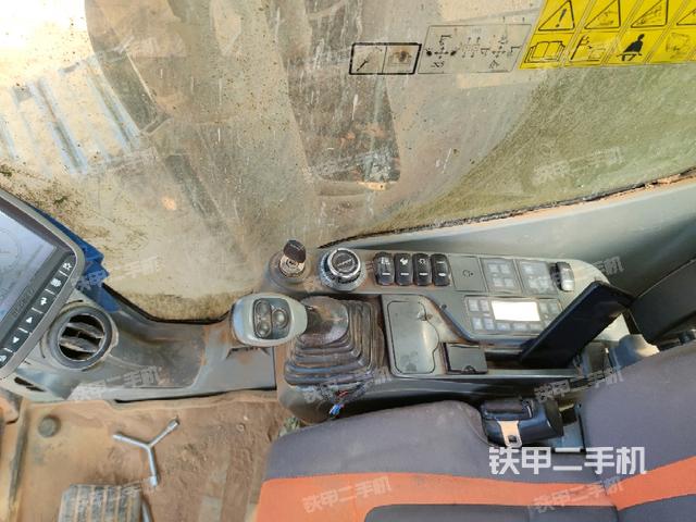 座椅右侧控制台/钥匙门/油门/含右手柄（驾驶室部分）