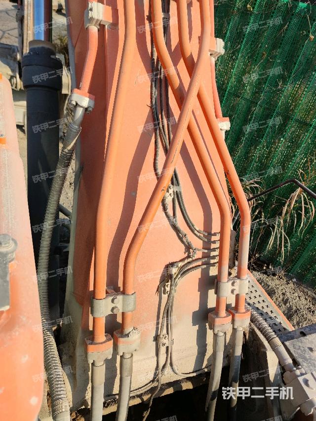 大臂背部俯視(工作和回轉(zhuǎn)裝置) 大臂背部俯視(工作和回轉(zhuǎn)裝置)