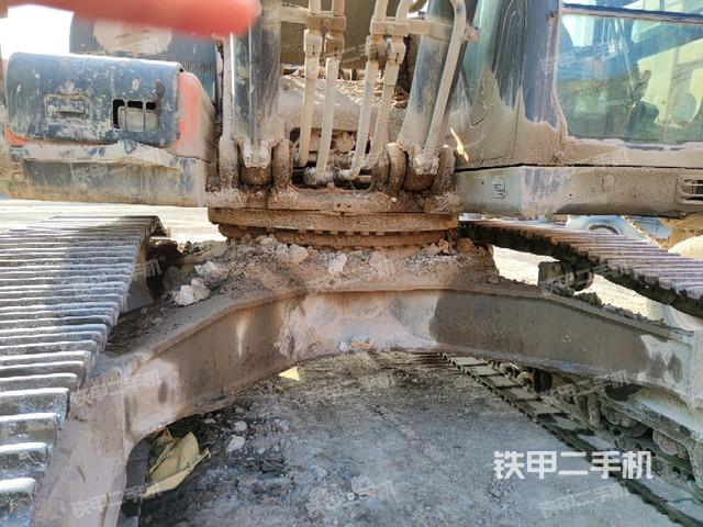 轉(zhuǎn)盤和下車架正前(工作和回轉(zhuǎn)裝置) 轉(zhuǎn)盤和下車架正前(工作和回轉(zhuǎn)裝置)