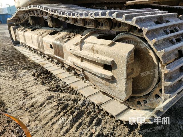 右側(cè)履帶整體(行走機構(gòu)) 右側(cè)履帶整體(行走機構(gòu))