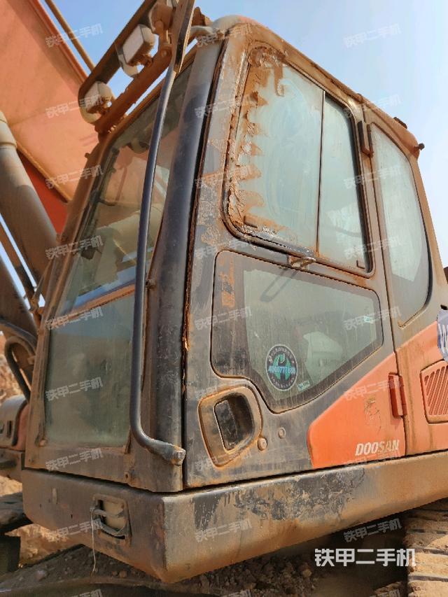 驾驶室左前45度（驾驶室部分）