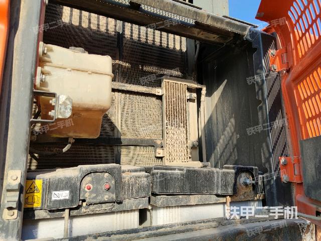散熱器正面(大件艙室) 散熱器正面(大件艙室)