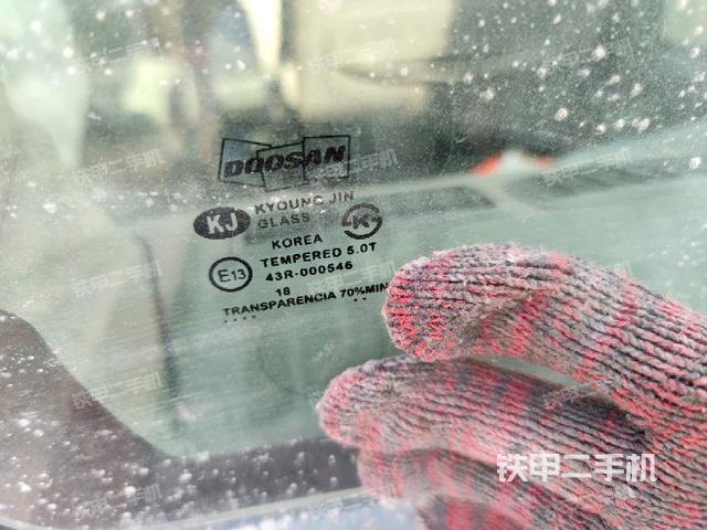 后窗玻璃角標(駕駛室部分) 后窗玻璃角標(駕駛室部分)