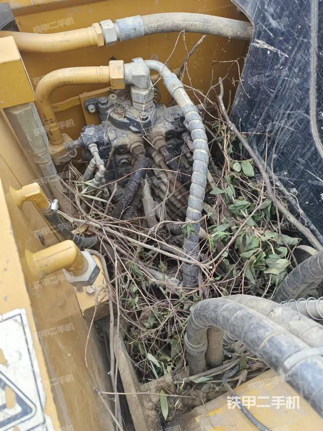 回转马达和主控阀（整机外观）