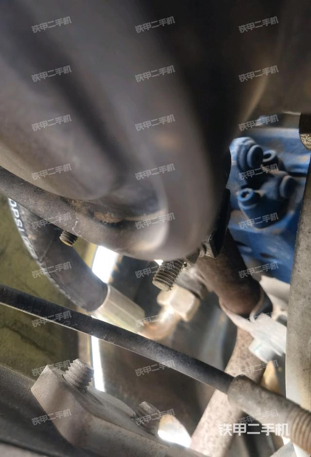 液壓泵艙室正面整體（整機(jī)外觀）