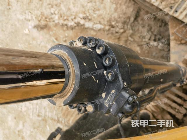 駕駛室整體(整機(jī)外觀) 駕駛室整體(整機(jī)外觀)