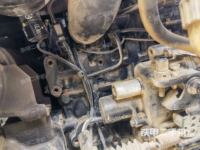 回轉(zhuǎn)馬達(dá)和主控閥（整機(jī)外觀）