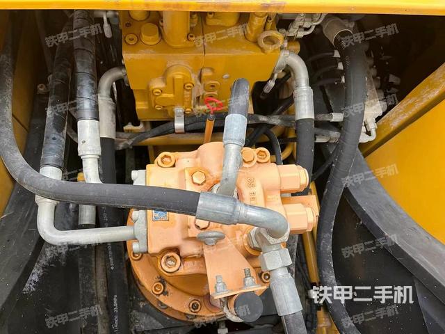 回轉(zhuǎn)馬達(dá)和主控閥(整機(jī)外觀) 回轉(zhuǎn)馬達(dá)和主控閥(整機(jī)外觀)